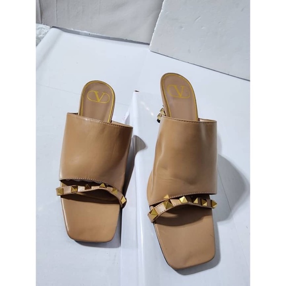 Authentic VALENTINO GARAVANI Nappa Rockstud Tower Heel Mules 38 Biege - Picture 6 of 16